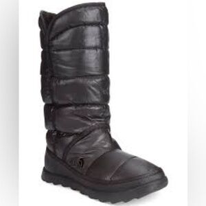 The North Face Amore ll puffer pull on boots black size 8